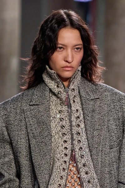 Look 64